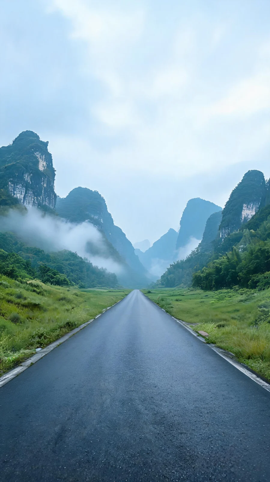 峰林与山间公路旅行氛围配图